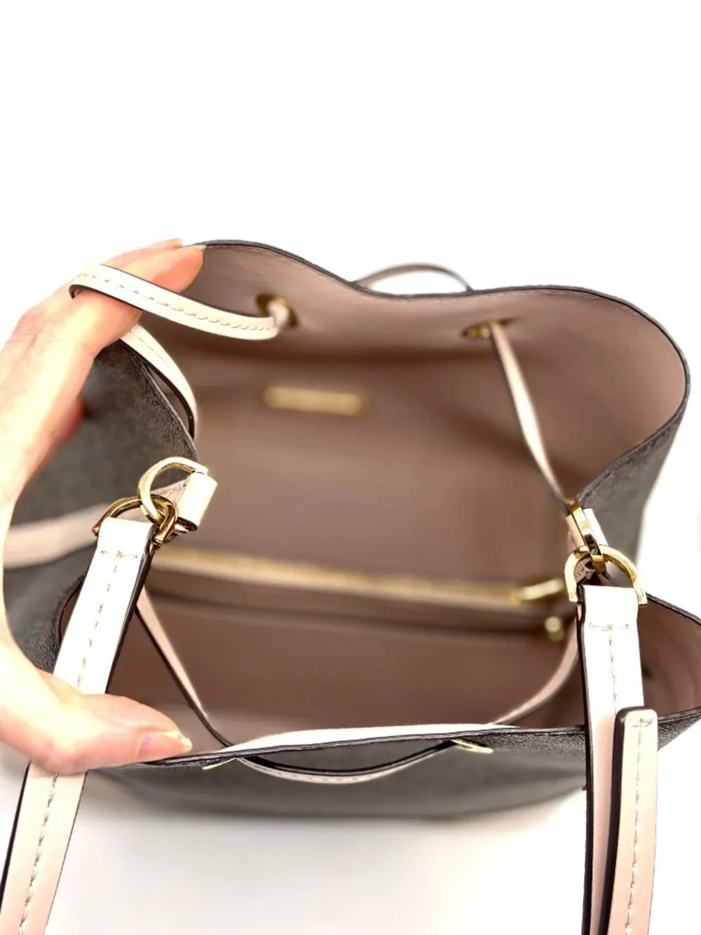 MICHAEL KORS~Mercer Gallery Med Convertible Bucket Shoulder Brown/Beige NEAR NEW